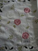 SPECIAL NICOLE CREAM AND ROSE EMBROIDED TABLE TOPPER STUNNING 85 cm SQUARE NEW